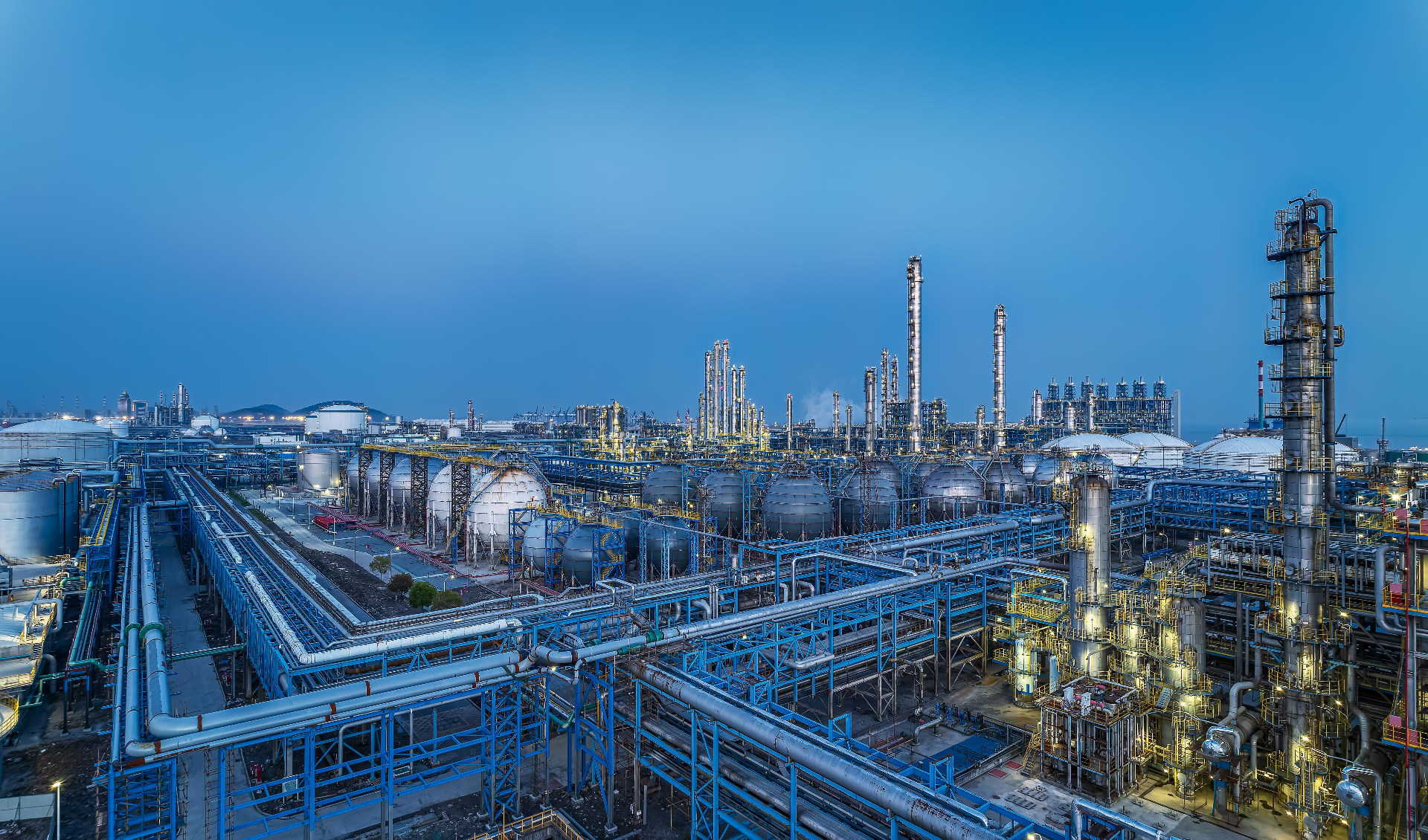 Oil refinery storage tanks and pipe network
